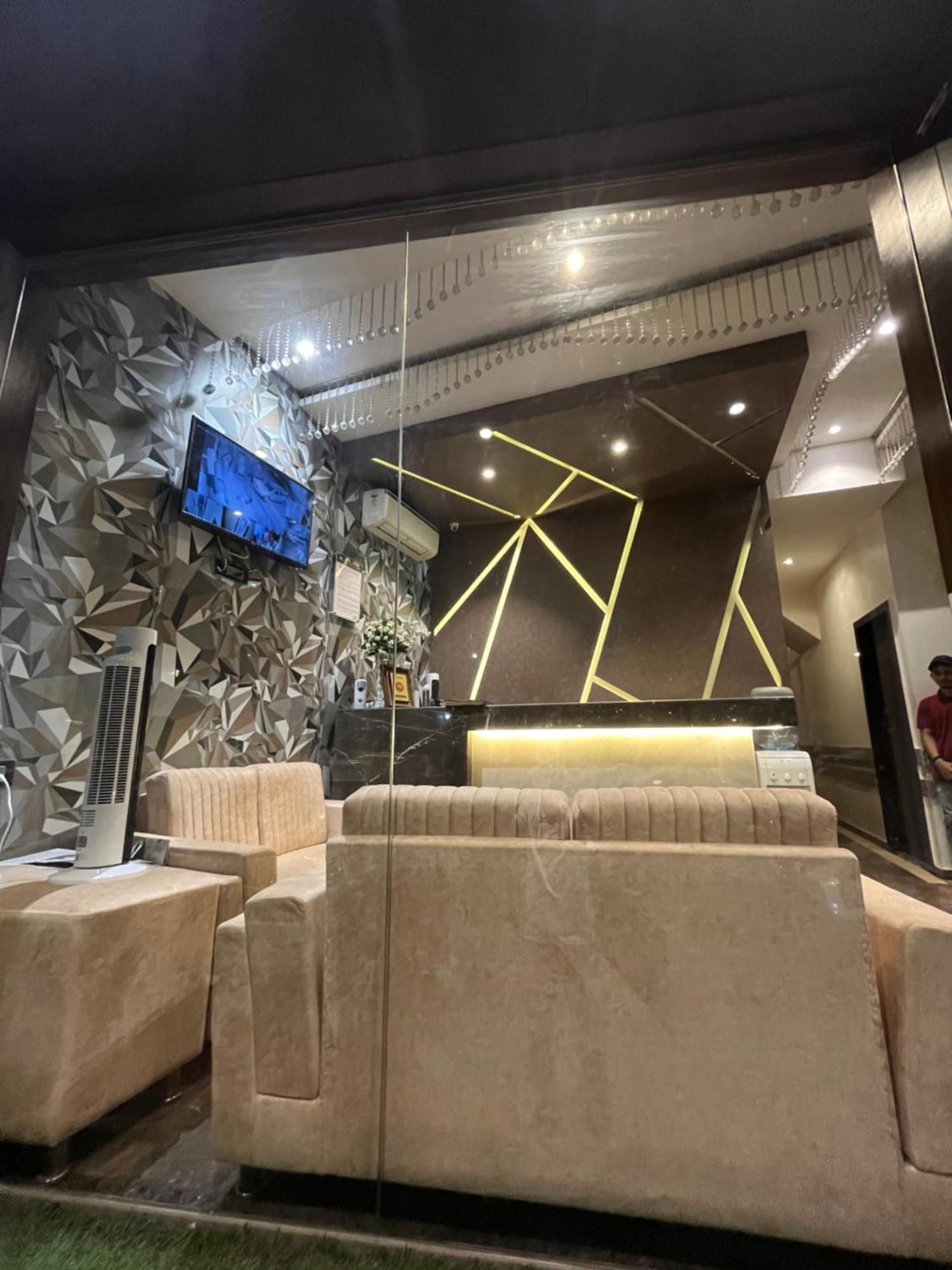 Hotel Meriton Mumbai International Airport T-2 المظهر الخارجي الصورة