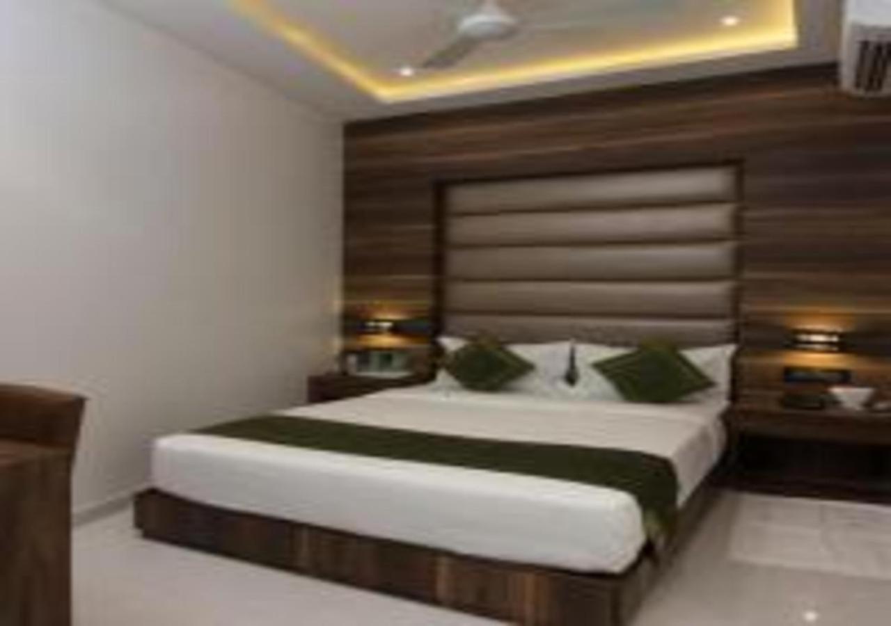 Hotel Meriton Mumbai International Airport T-2 المظهر الخارجي الصورة